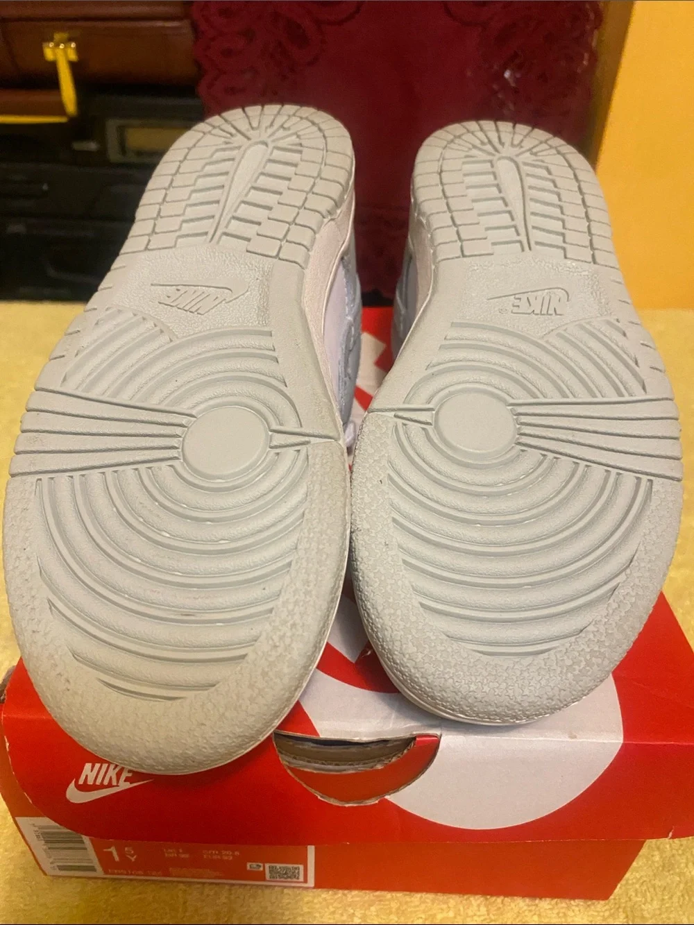 Nike youth low